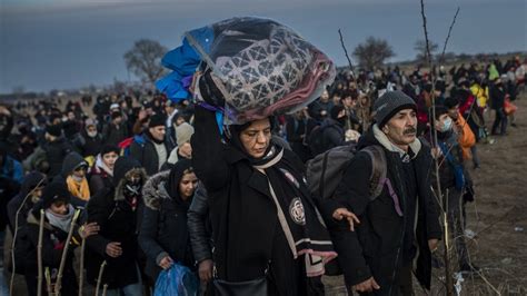 Y­ü­z­ ­b­i­n­l­e­r­c­e­ ­k­i­ş­i­n­i­n­ ­h­e­d­e­f­i­ ­A­v­r­u­p­a­:­ ­Y­a­s­a­ ­d­ı­ş­ı­ ­g­ö­ç­ ­r­e­k­o­r­ ­k­ı­r­ı­y­o­r­